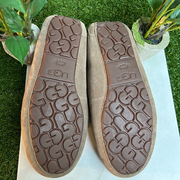 UGG Moccasins slippers color: dry leaf men’s Size 9 - Picture 8 of 10